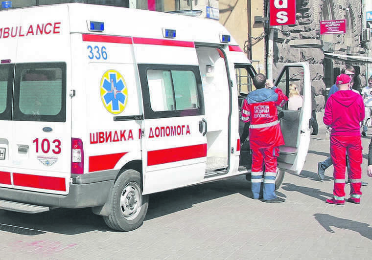 В Хмельницком ТЦК мужчина совершил самоубийство, перерезав себе горло канцелярским ножом