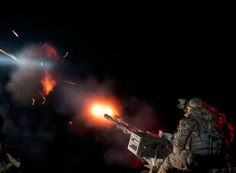 В Одесі пролунав вибух: ракету збила ППО, уламки впали в воду