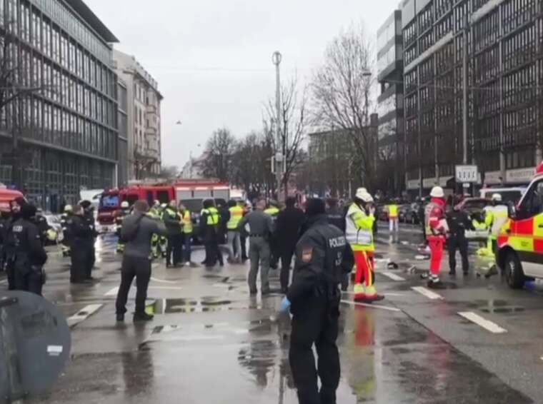   24-   Mini Cooper Ⓙ  ,  28 