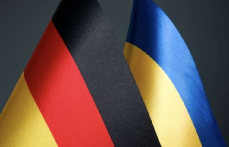 Німеччина передала Україні нову допомогу: снаряди, гаубиці та ракети до IRIS-T