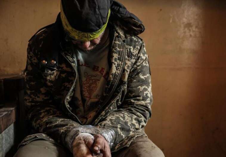 Українські військові взяли в полон російських десантників