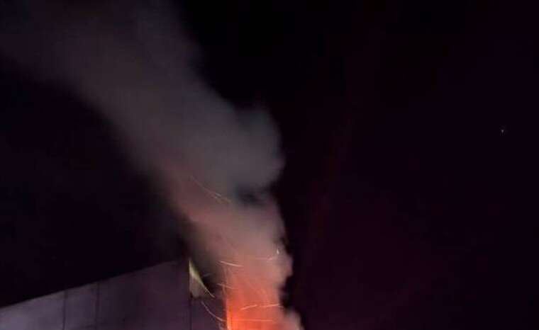 На Кіровоградщині "шахед" влучив у будинок: почалася пожежа