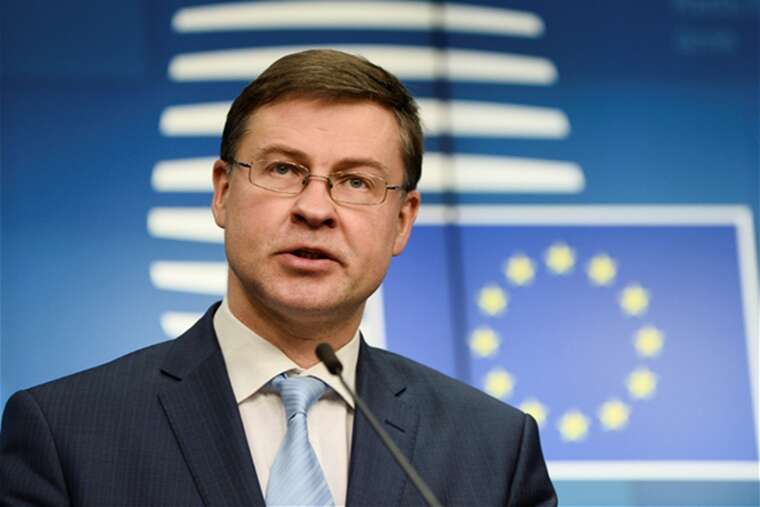 Єврокомісар Домбровскіс: ЄС не скасує санкції проти РФ, якщо це зроблять США