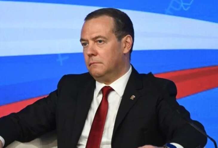 Медведєв звинуватив Зеленського в намірах використати "брудну бомбу" для зриву мирних переговорів