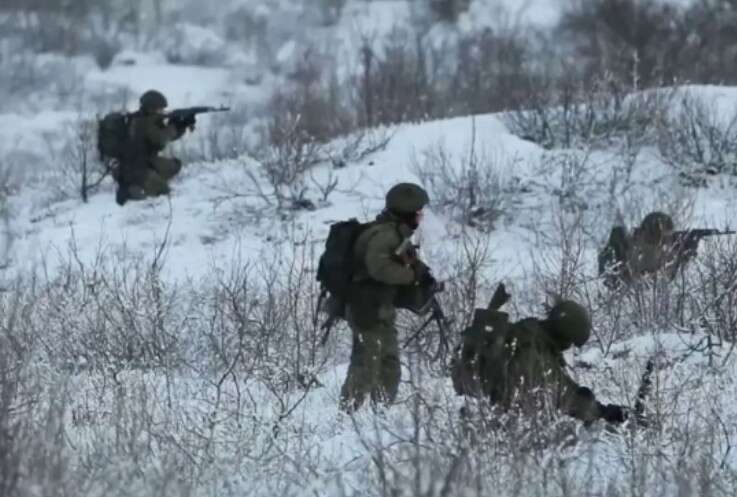 На передовой ВСУ заметили российских штурмовиков в кандалах