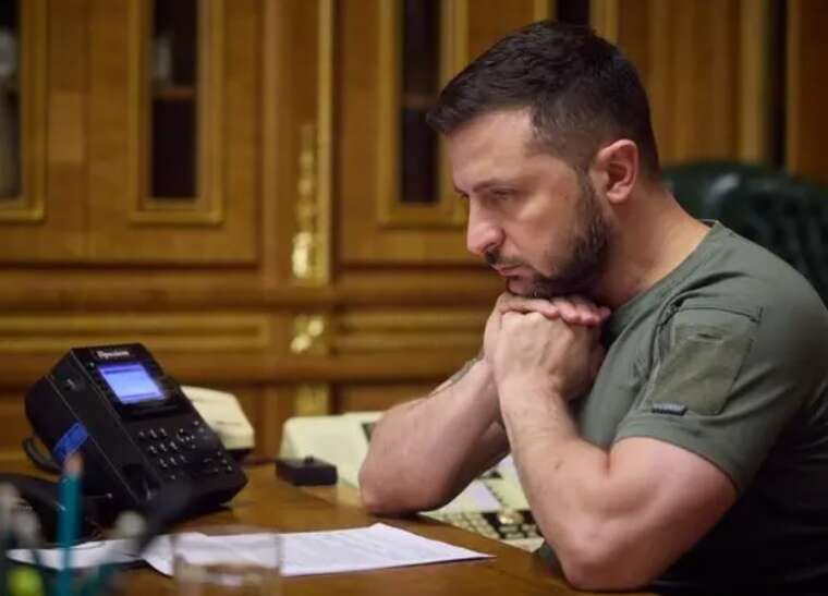 Зеленский провел с президентом Франции Макроном и премьер-министром Великобритании Стармером телефонные беседы