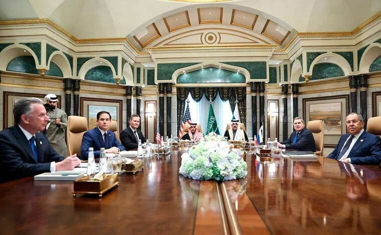 Росії байдуже до зняття санкцій, — Bloomberg