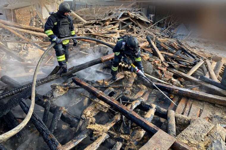 Загарбники завдали ударів по житловому сектору Сумщини: спалахнула пожежа, постраждала людина