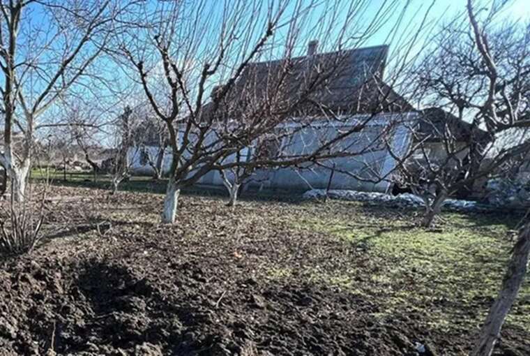 У Херсоні російський дрон атакував цивільного: чоловік втратив ноги