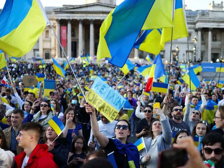 Украинцы за границей проводят акции к третьей годовщине полномасштабной войны