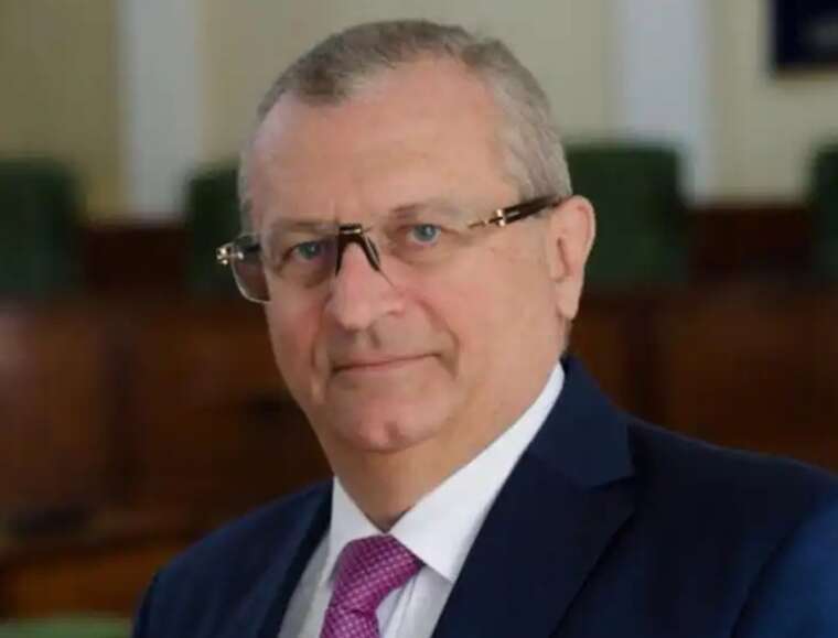 Проректор «Одеської юракадемії» вказав у декларації авто дружини за заниженою ціною