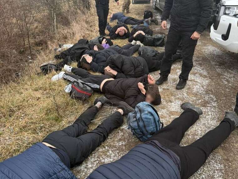 На кордоні з Угорщиною було затримано 16 ухилянтів
