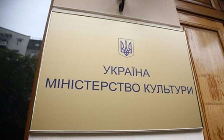 The Ministry of Culture has temporarily suspended exit permits for artists and journalists