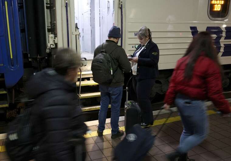 "Укрзалізниця" закупила 690 бронежилетів на 13 мільйонів гривень для роботи у небезпечних зонах