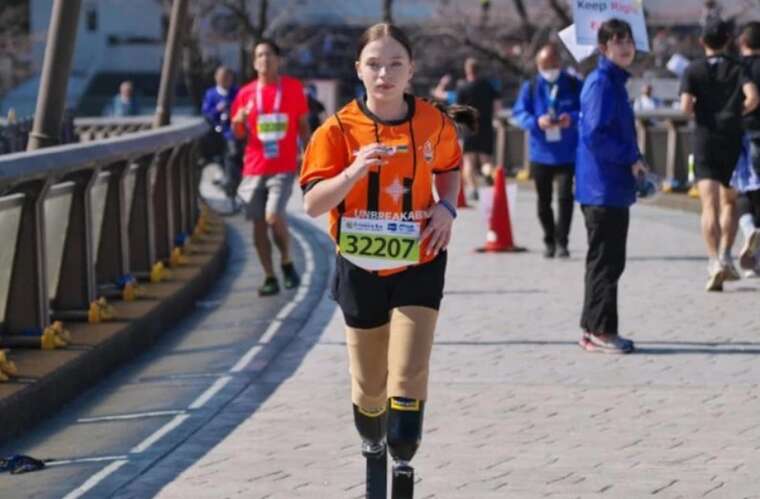 13-річна українка на протезах здолала дистанцію Токійського марафону