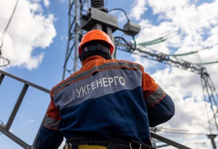 В Україні завтра вимикатимуть світло: обмеження для промисловості та бізнесу