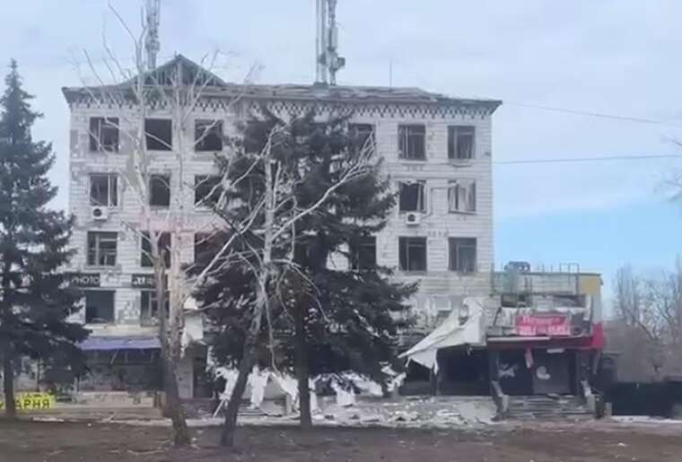 Оккупанты обстреливают Константиновку: в многоэтажках выбиты окна