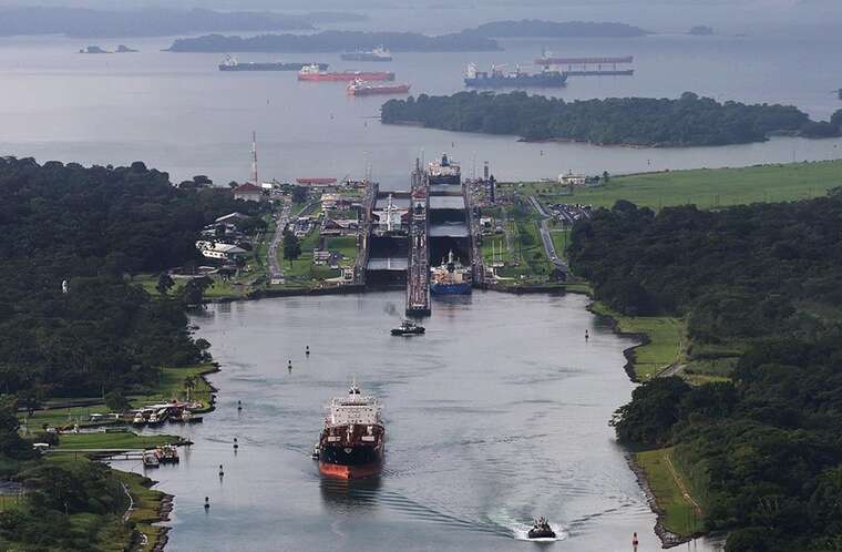 Американці хочуть купити два основні порти Панамського каналу у китайців, - FT