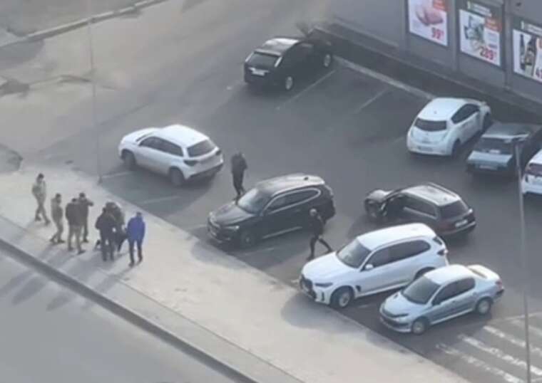 У Черкасах чоловік потрапив під машину, тікаючи від ТЦК