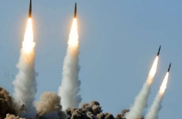 Масштабна ракетна атака по Україні: вибухи пролунали в кількох областях