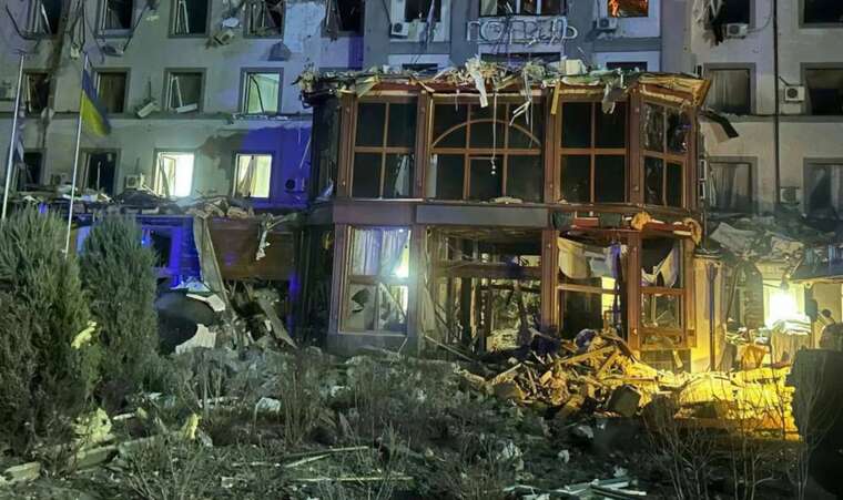 У поліції показали перші хвилини після удару РФ по Кривому Рогу