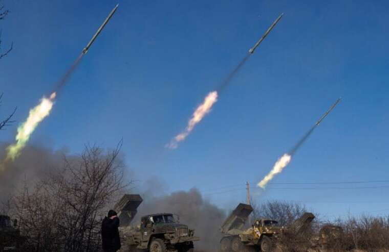 Окупанти з артилерії обстріляли Херсон: постраждала подружня пара