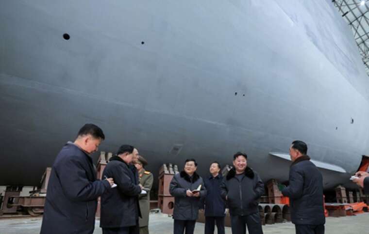 В КНДР презентовали ядерную подводную лодку