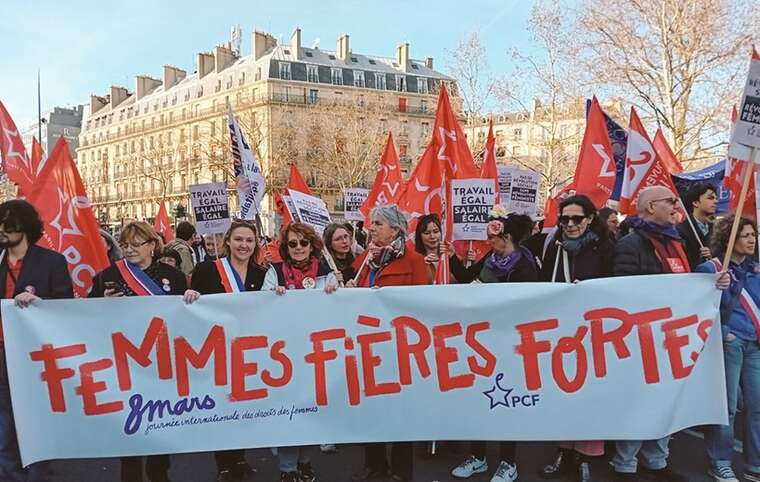 У Франції пройшли демонстрації за права жінок: взяли участь до 250 тисяч людей