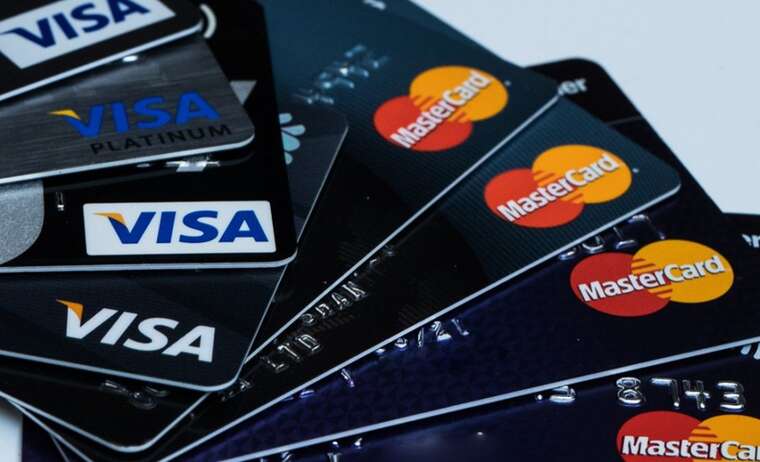 Повідомляється про масовий збій у роботі Visa та Mastercard