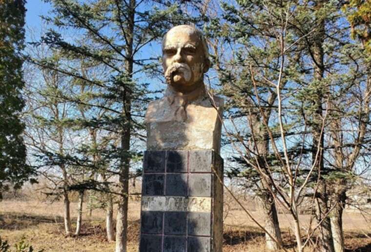 In the village in the Vinnytsia region, a monument of Lenin was transformed into Taras Shevchenko