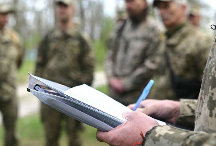 В Івано-Франківській області чоловік поранив ножем двох співробітників ТЦК