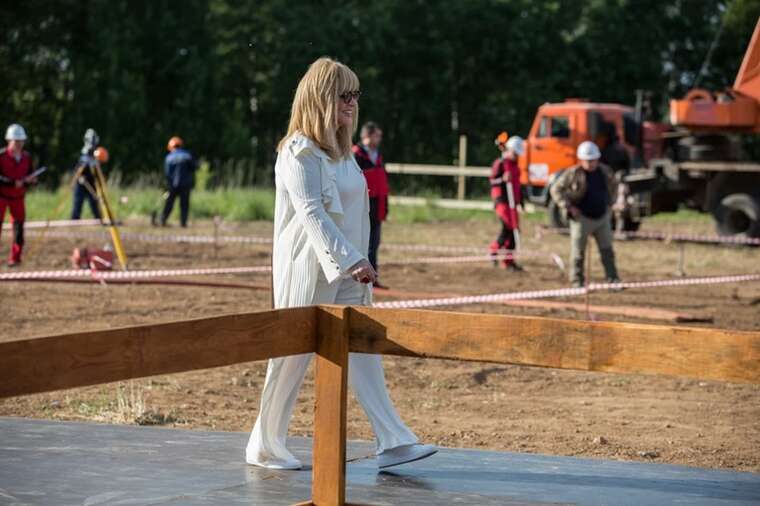 Алла Пугачова заспівала з українцями на Кіпрі