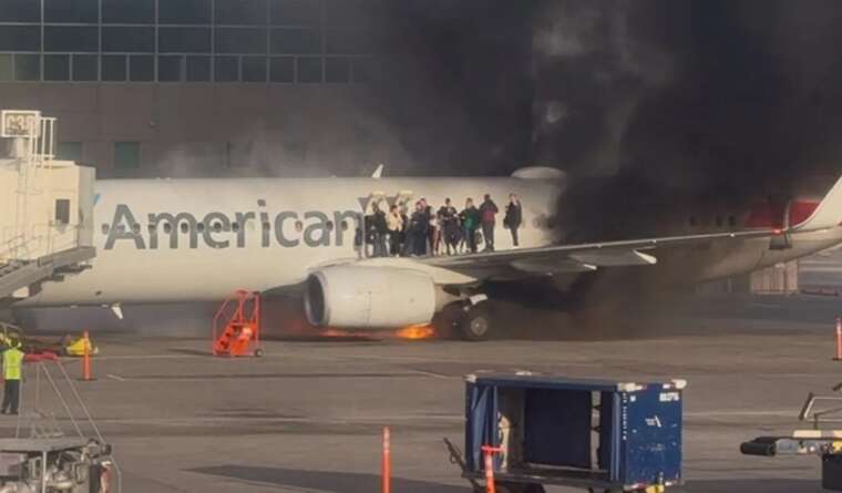 В аеропорту Денвера спалахнув літак Boeing 737 з пасажирами