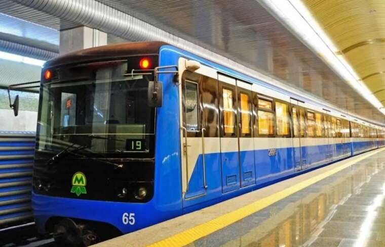 Київський метрополітен повністю відновив рух "червоною" гілкою
