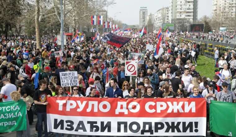 Тисячі людей зібралися в Белграді на найбільшу акцію протесту проти корупції