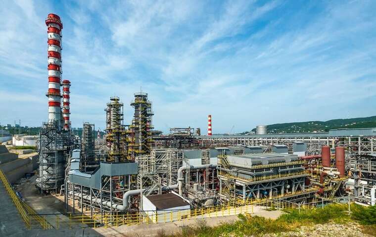 Как выглядит НПЗ в Туапсе после атаки: в сети появились спутниковые снимки