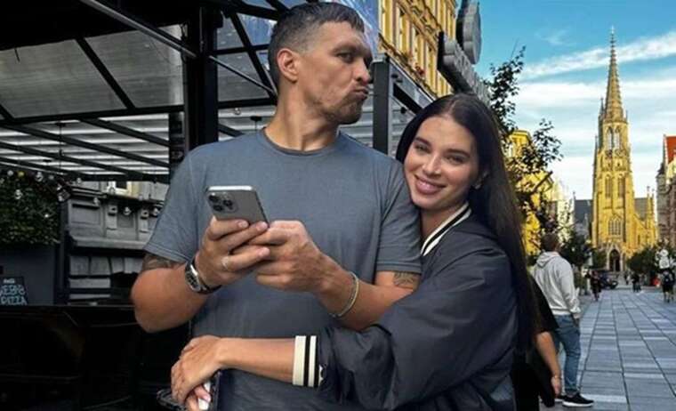 Усик публічно визнав себе "підкаблучником": пояснив, чому пишається цим