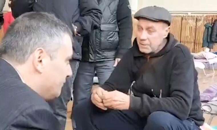 Чемпіон із "перевзування": РосЗМІ показали жителів Суджі, які "скаржаться" на ЗСУ