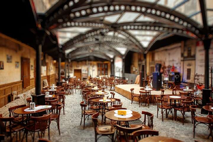 У Львові пролунали вибухи біля закладу на площі Ринок: в ДСНС прокоментували