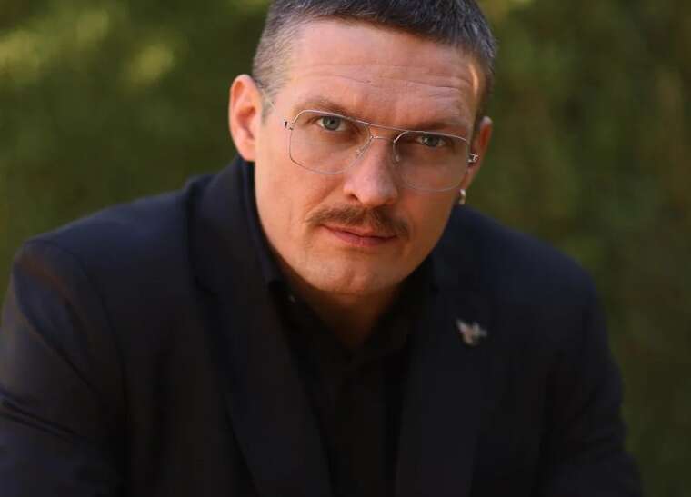 Олександр Усик успішно захистив докторську дисертацію з права