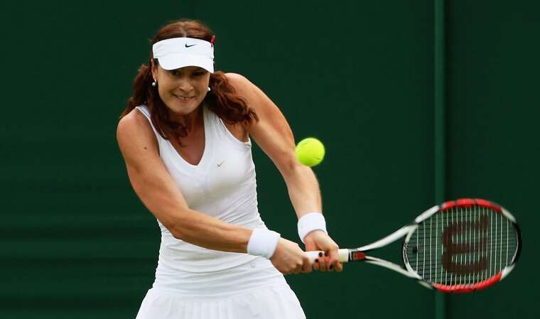 Українська екстенісистка відверто розповіла про насильство з боку тренера в 15 років