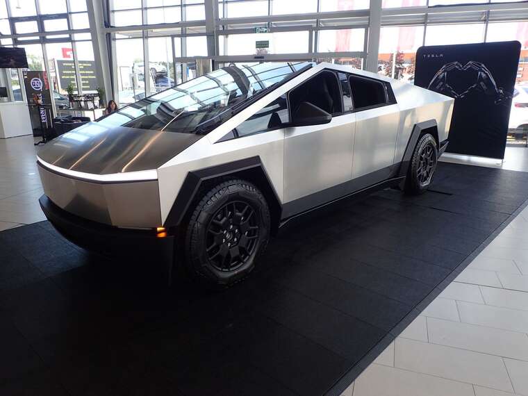 Tesla отзывает более 46 000 автомобилей Cybertruck из-за опасной неисправности