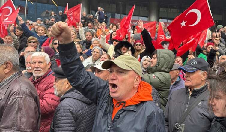 Масові протести тривають у Туреччині через арешт мера Стамбула