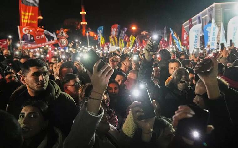 Застосували водомети: в Туреччині продовжуються протести