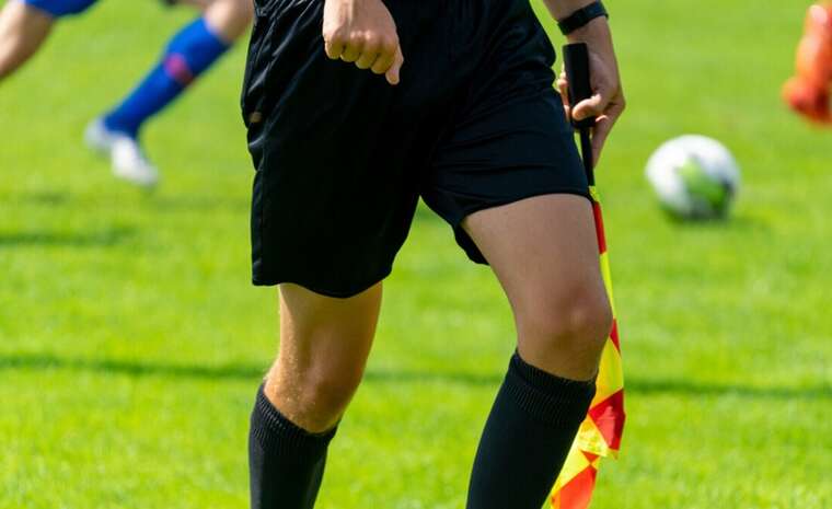 У Німеччині дитина вкусила футбольного арбітра за геніталії:  матч скасували