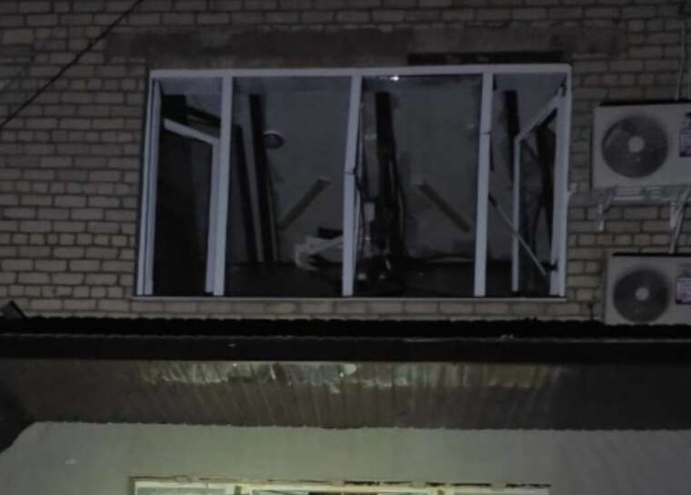 Российские войска обстреляли Никополь: ранен мужчина, повреждены больница и детский сад