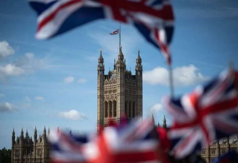 Великобритания сократит 10 тысяч государственных служащих из-за экономических проблем