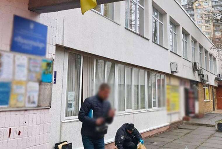 У приймальню депутата Київради кинули коктейль Молотова: затримано двох підозрюваних