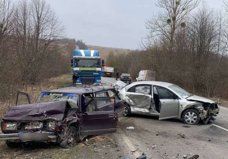У Жмеринському районі сталася ДТП за участі чотирьох автомобілів: двоє постраждалих