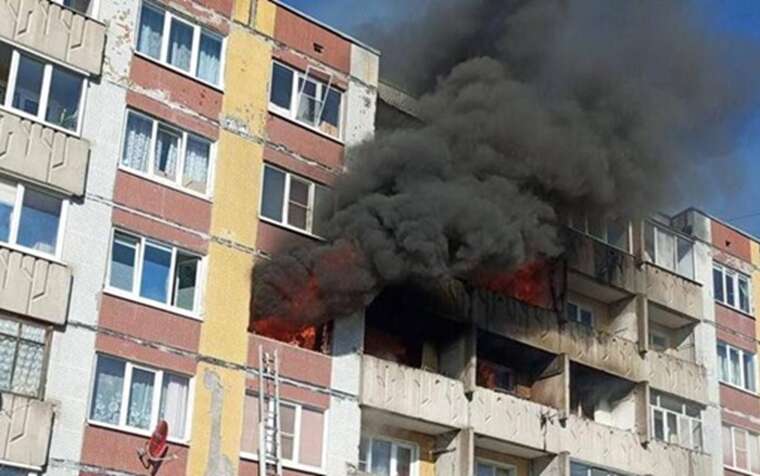 У Ленобласті РФ вибухнула квартира: жінці довелося стрибнути з третього поверху